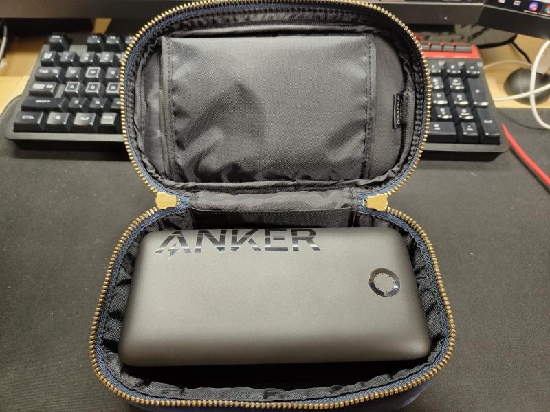 モバイルバッテリー入れた